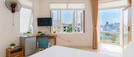 Habitación con 1 cama matrimonial o 2 individuales, balcón | Escritorio, wifi gratis y acceso para silla de ruedas