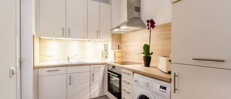 Refrigerador, microondas, horno y parrilla de estufa