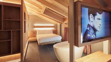 Classic Studio Suite | In-room safe, blackout drapes, soundproofing, free WiFi
