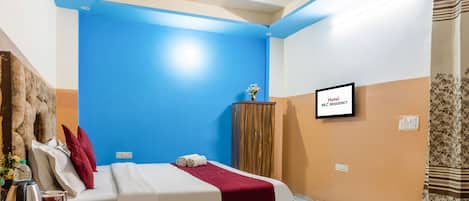 Deluxe Double or Twin Room | Desk, free WiFi