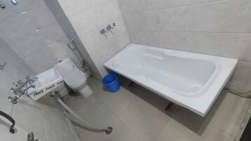 Deluxe Double or Twin Room | Bathroom | Free toiletries, towels, soap, toilet paper