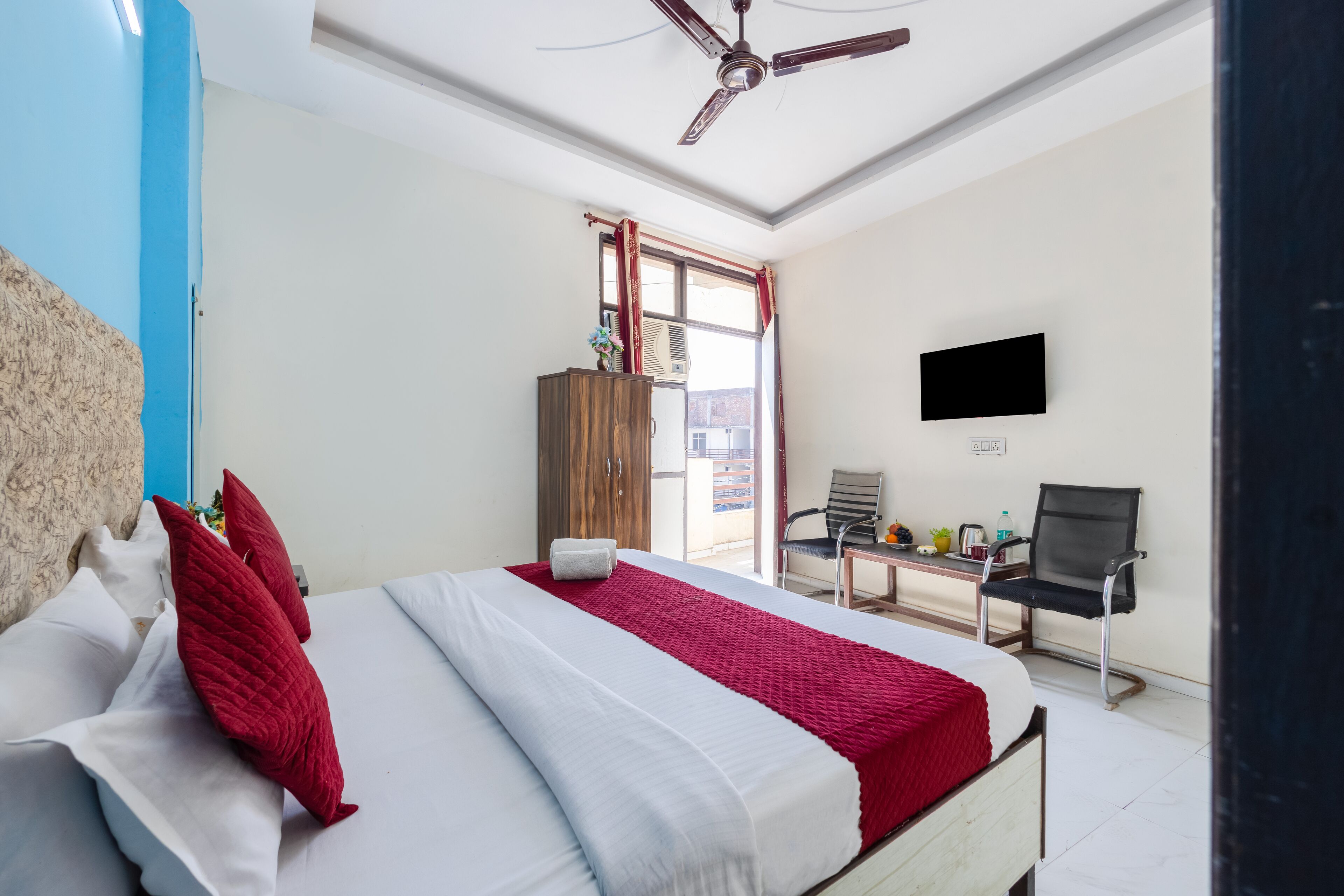 Deluxe kamer, 1 twee- of 2 eenpersoonsbedden | Een bureau, gratis wifi