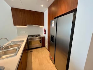 Private kitchen - 2 Bedroom Apartment in La Rive, Beach Front Lifestyle inDubai (Dubai)