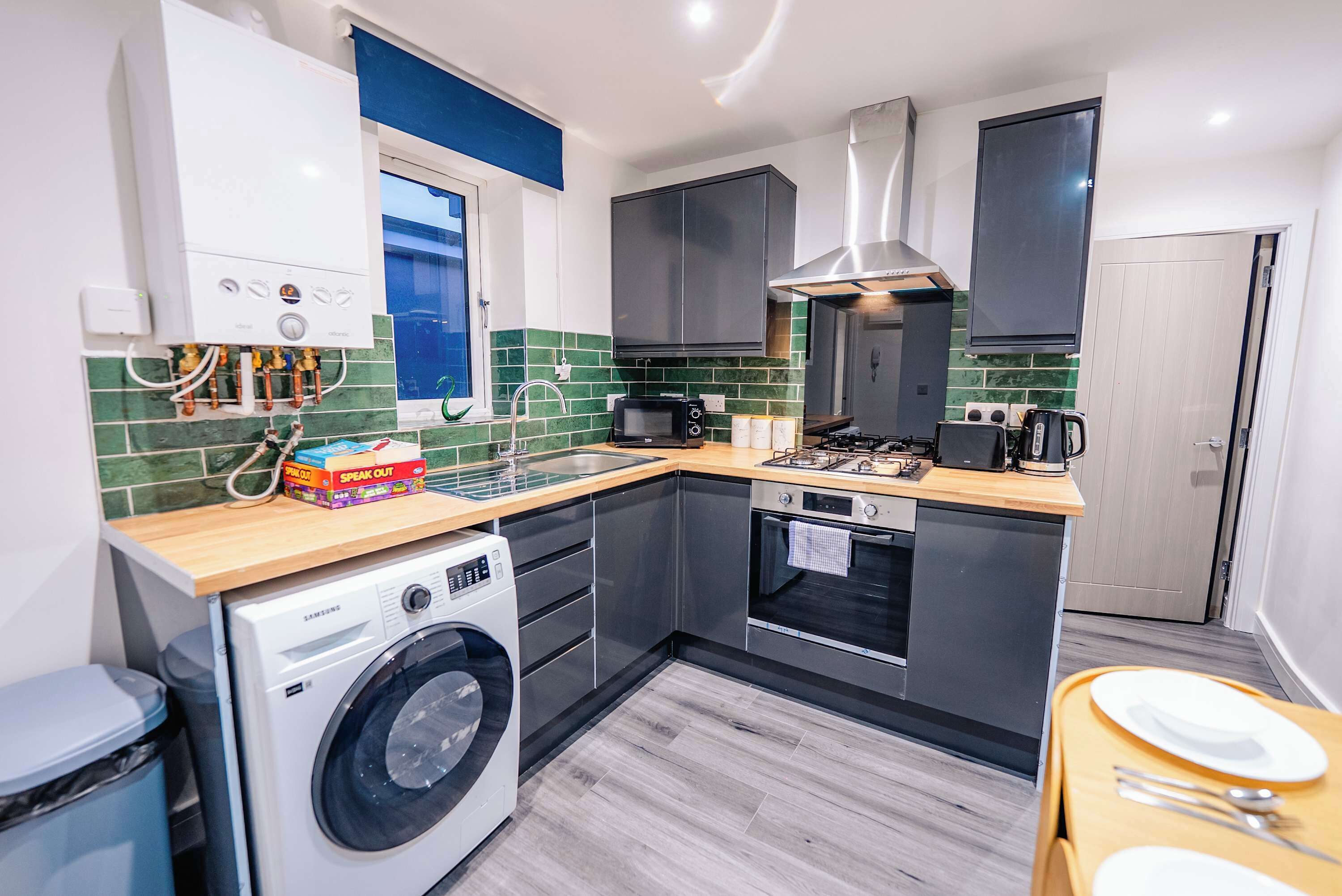 Réfrigérateur, micro-ondes, four, grille-pain