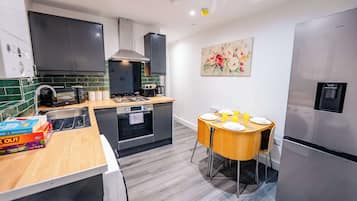 Refrigerador, microondas, horno y tostadora