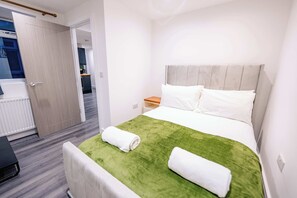 2 chambres, fer et planche à repasser, Wi-Fi, draps fournis