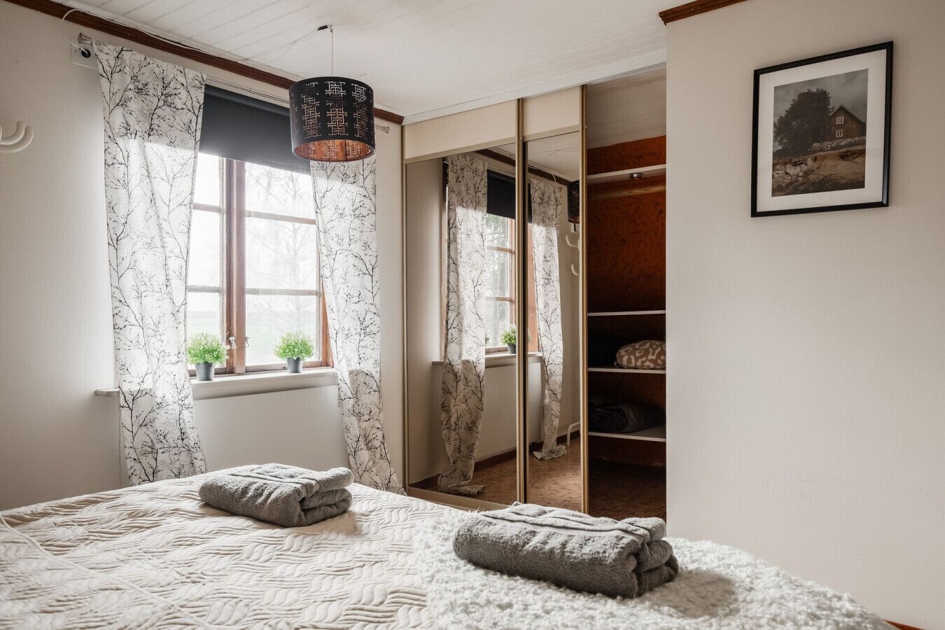 3 Schlafzimmer, Schreibtisch, Bügeleisen/Bügelbrett, WLAN