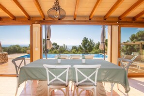 Dining - Sea and mountain (Palma)