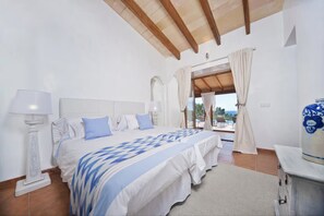4 bedrooms, iron/ironing board, free WiFi, bed sheets - Sea and mountain (Palma)