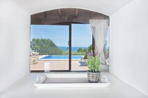 Pool - Sea and mountain (Palma)