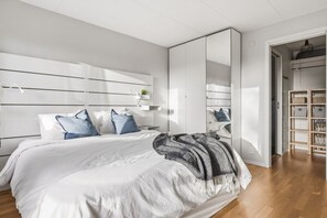 4 bedrooms, iron/ironing board, travel cot, WiFi