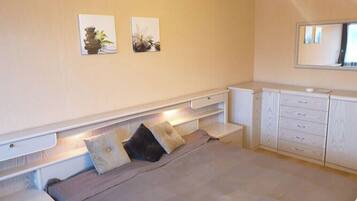 1 Schlafzimmer, Bügeleisen/Bügelbrett, Bettwäsche