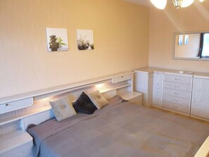 1 Schlafzimmer, Bügeleisen/Bügelbrett, Bettwäsche