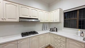 Private kitchen - Cozy family-friendly homestay in Bankstown! (Bankstown)