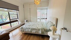 3 bedrooms, free WiFi, bed sheets - Cozy family-friendly homestay in Bankstown! (Bankstown)