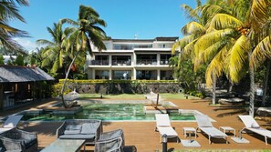 Pool - Beachfront Luxury 3BR - Panoramic Sea Views - Pool - Cape Point (Cap Malheureux)