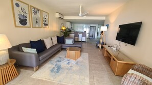 TV - Beachfront Luxury 3BR - Panoramic Sea Views - Pool - Cape Point (Cap Malheureux)