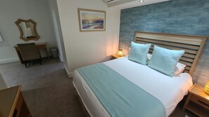 3 bedrooms, WiFi, bed sheets - Beachfront Luxury 3BR - Panoramic Sea Views - Pool - Cape Point (Cap Malheureux)
