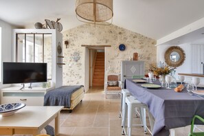 Dining - Charming house with garden, 100m from the beach (La Guérinière)