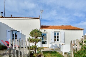 Exterior - Charming house with garden, 100m from the beach (La Guérinière)
