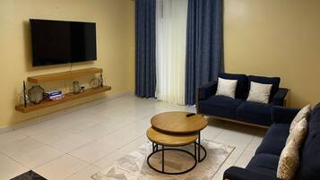 Apartamento Confort, balcón, vistas a la ciudad | Zona de estar