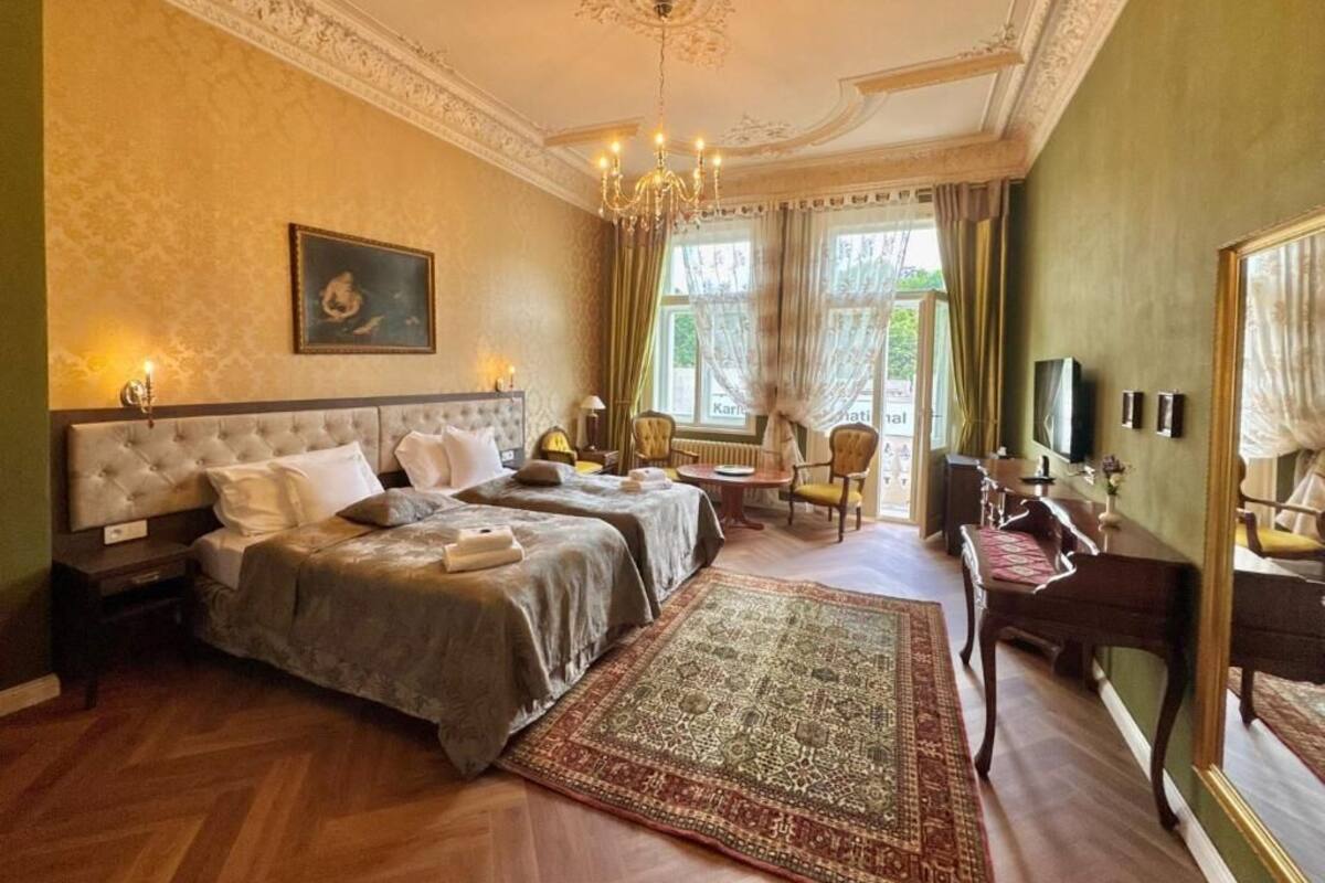 Doppia Deluxe, balcone, vista città | Minibar, una cassaforte in camera, una scrivania, tende oscuranti