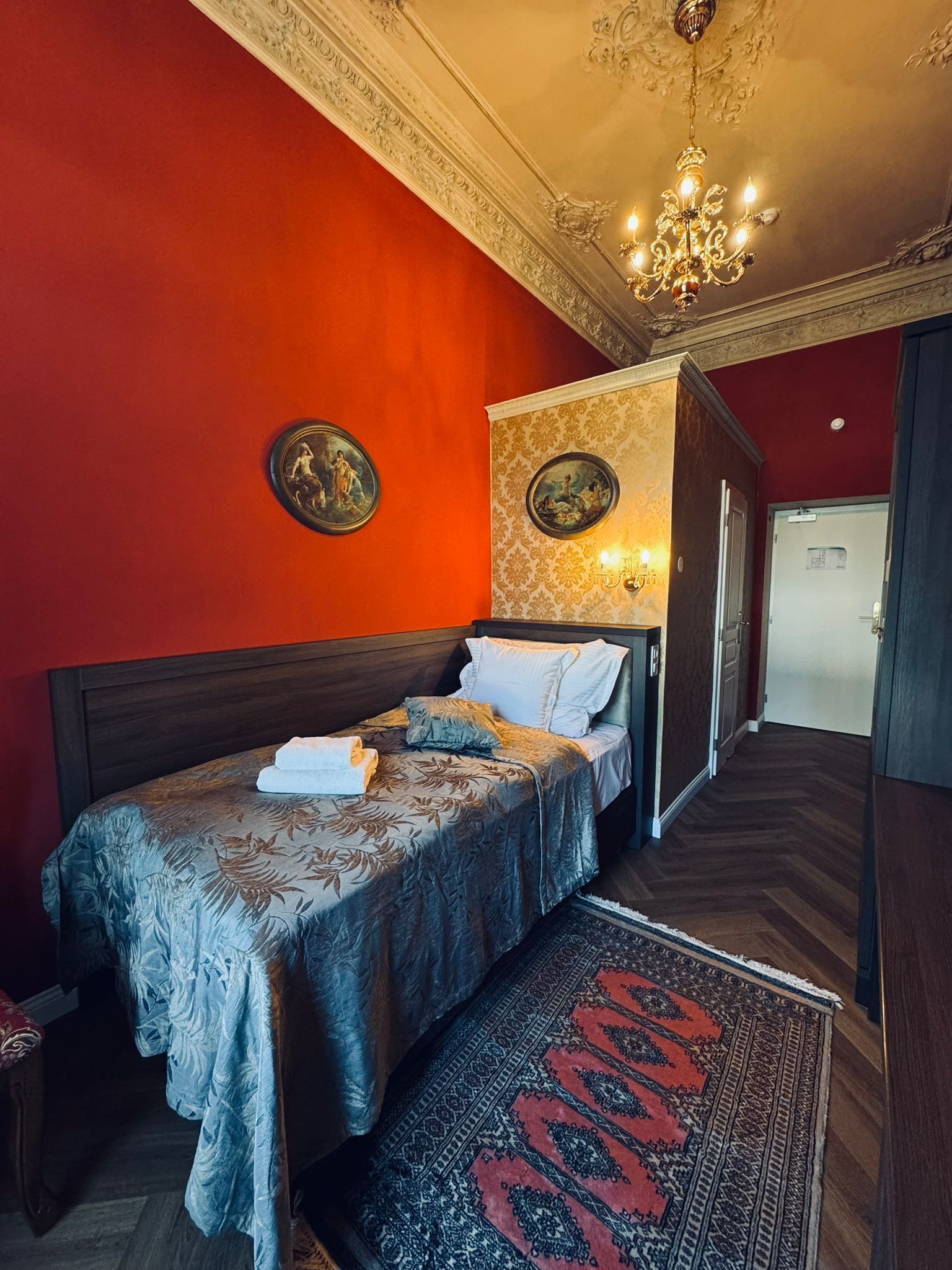 Singola Superior | Minibar, una cassaforte in camera, una scrivania, tende oscuranti