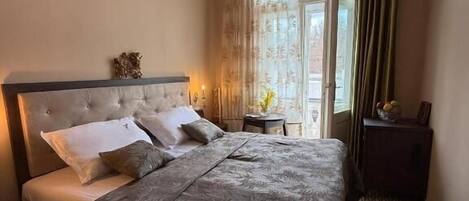 In-room safe, desk, blackout drapes, soundproofing