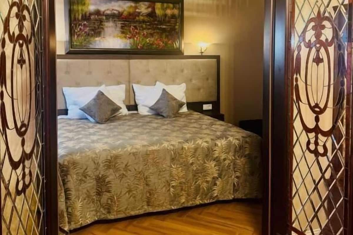 Minibar, in-room safe, desk, blackout curtains