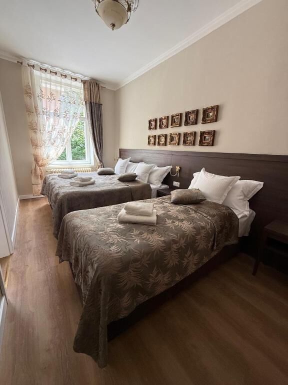 Tripla Comfort | Minibar, una cassaforte in camera, una scrivania, tende oscuranti