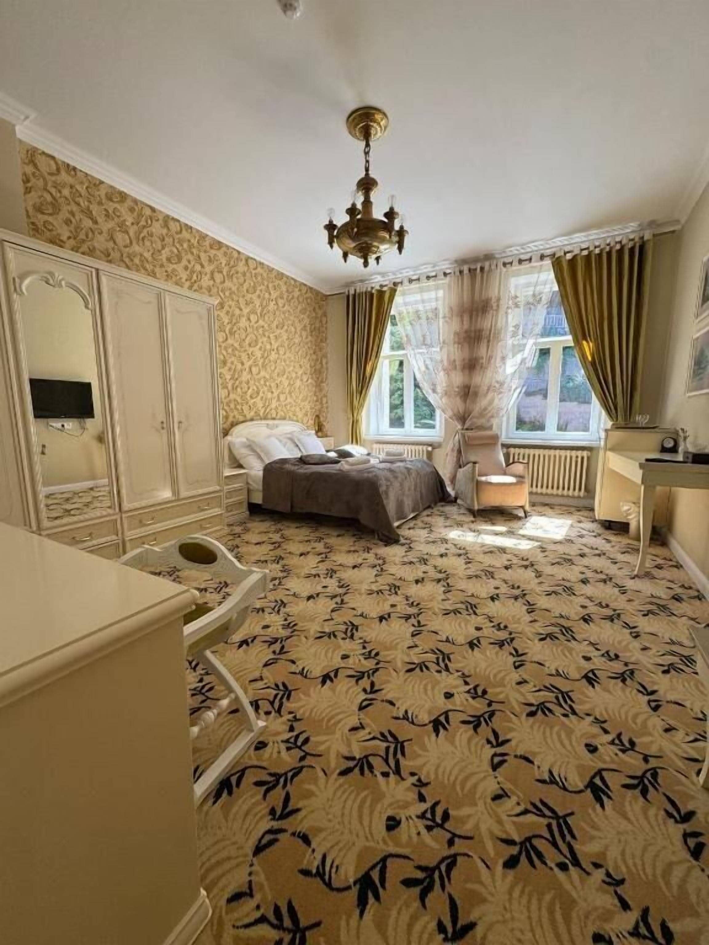 デラックス ダブルルーム コートヤードビュー | セーフティボックス (室内)、デスク、遮光カーテン、防音設備