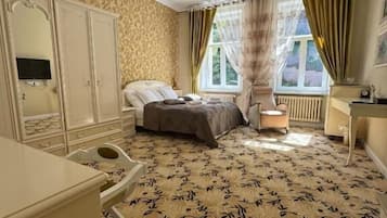 Deluxe Double Room, Courtyard View | In-room safe, desk, blackout drapes, soundproofing