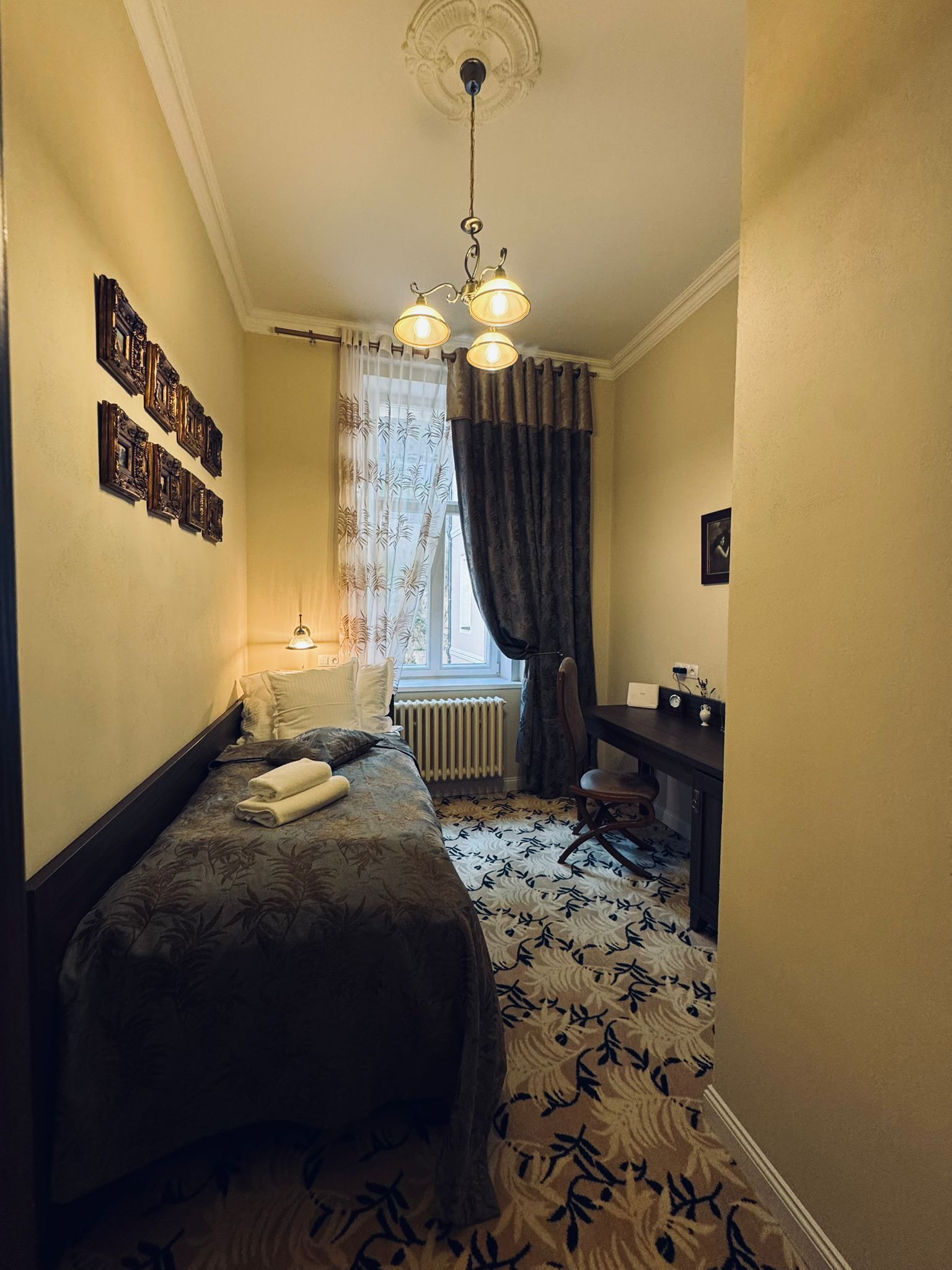 Comfort-Einzelzimmer | Zimmersafe, Schreibtisch, Verdunkelungsvorhänge, schallisolierte Zimmer