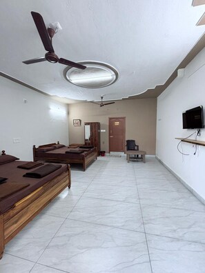 Family Quadruple Room | Free WiFi - Doctors homestay annex (Tiruvannamalai)
