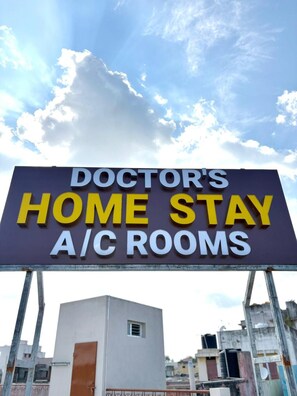 Exterior detail - Doctors homestay annex (Tiruvannamalai)