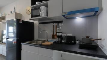 Condo, 1 Bedroom, Balcony, City View | Private kitchen | Full-sized fridge, microwave, stovetop, cookware/dishes/utensils