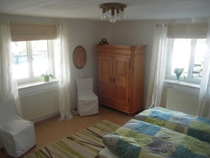 4 bedrooms, iron/ironing board, WiFi, bed sheets - Delightful 2-bedroom apartment in charming Hof bei Salzburg awaits you (Hof bei Salzburg)