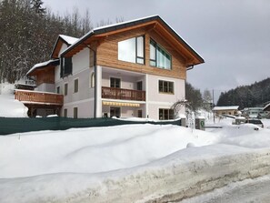 Exterior - Delightful 2-bedroom apartment in charming Hof bei Salzburg awaits you (Hof bei Salzburg)