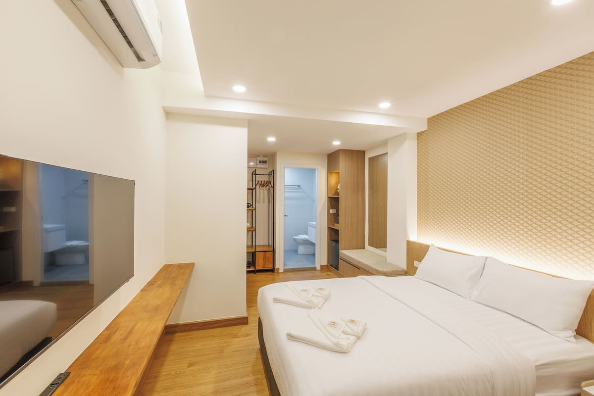 Premier Double or Twin Room | Blackout drapes, iron/ironing board, free WiFi