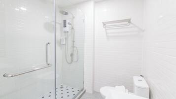 Superior Single Room | Bathroom | Shower, free toiletries, hair dryer, bathrobes