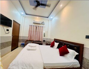 Desk, free WiFi - Gitanshi Palace (Ayodhya)