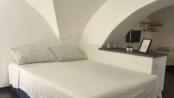 1 camera, ferro/asse da stiro, Wi-Fi, lenzuola