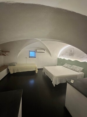 1 camera, ferro/asse da stiro, Wi-Fi, lenzuola