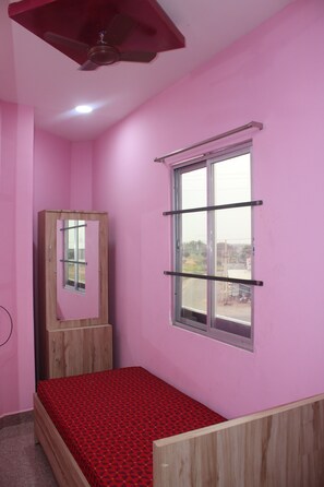 Basic Single Room | In-room safe, free WiFi - TMS Residency (Tiruvannamalai)