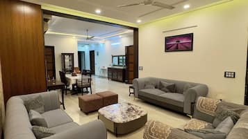 Luxury Apartment, Balcony, City View | Living area