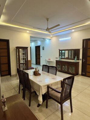Luxury Apartment, Balcony, City View | Dining - Happy Feet Boutique Homestay (Dehradun)