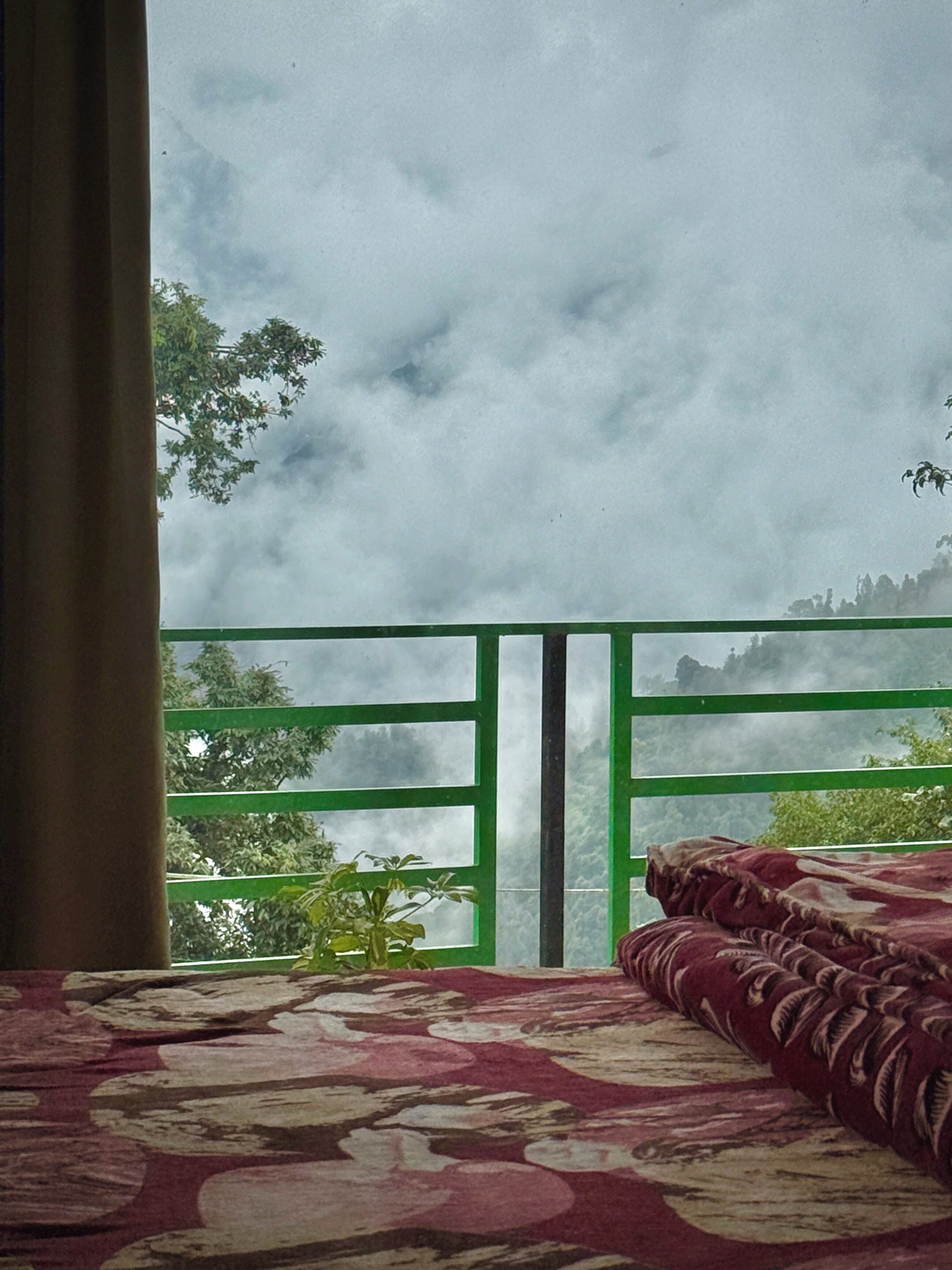 Tabla de planchar con plancha, wifi y ropa de cama 