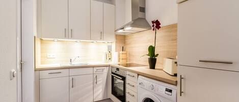 Refrigerador, microondas, horno y parrilla de estufa