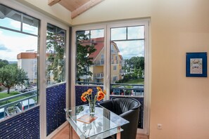 Interior - Quiet location and great view of the Nordperd - Villa Bergfrieden Süd FeWo 05 (Göhren)