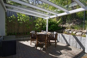 Outdoor dining - Rügen vacation near the beach - Bungalow Hanseatchen (Baabe)
